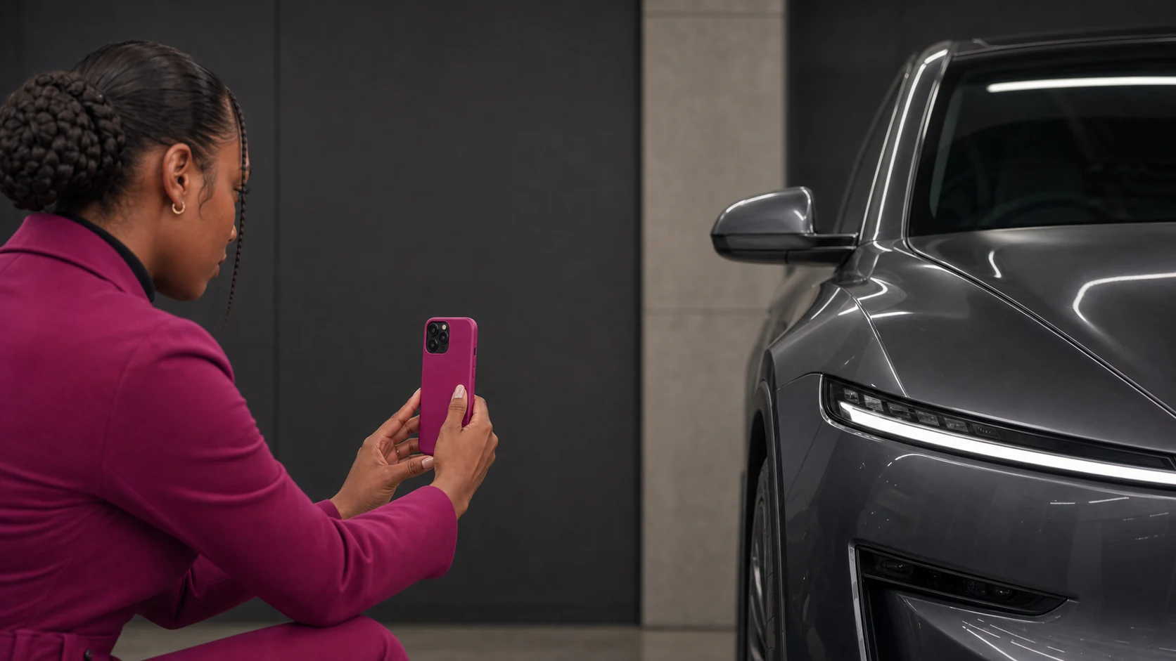 Halo guided phone capture beside a vehicle